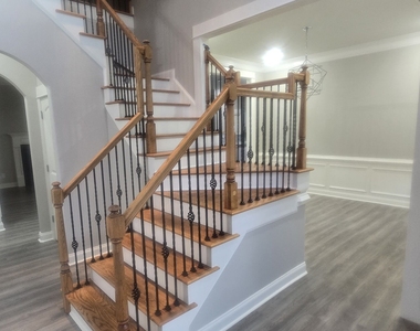 5715 Southcrest Lane - Photo Thumbnail 1