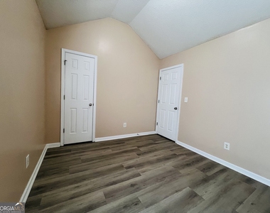 340 Dressage Court - Photo Thumbnail 16