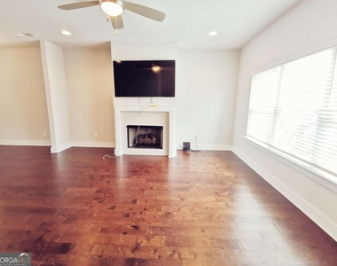 3795 Oxford Circle - Photo Thumbnail 2