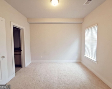 3795 Oxford Circle - Photo Thumbnail 12