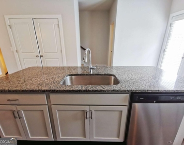 3795 Oxford Circle - Photo Thumbnail 7