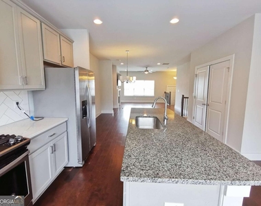 3795 Oxford Circle - Photo Thumbnail 9