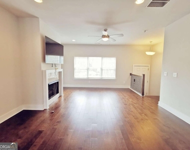 3795 Oxford Circle - Photo Thumbnail 3