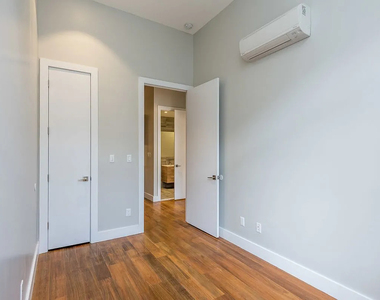 228 Kingsland Avenue - Photo Thumbnail 8