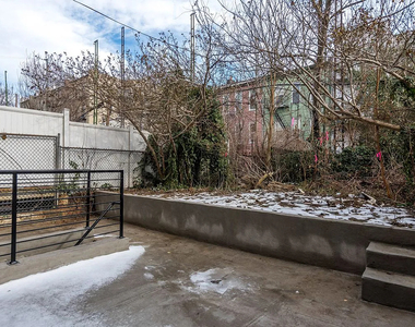 228 Kingsland Avenue - Photo Thumbnail 1