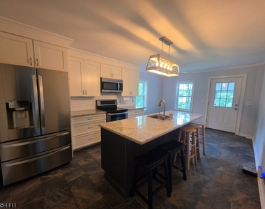 693 Townsbury Rd - Photo Thumbnail 7