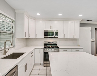 131 Bonney Ct - Photo Thumbnail 9