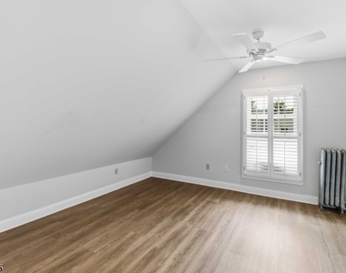39 Budd St - Photo Thumbnail 8