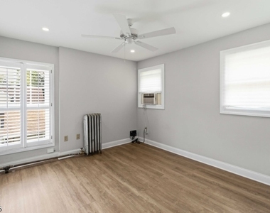 39 Budd St - Photo Thumbnail 7
