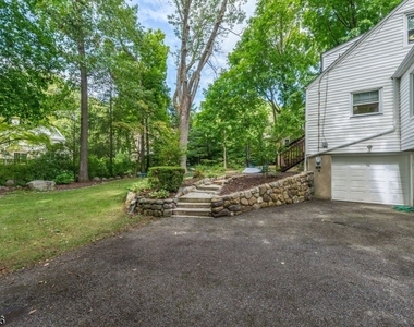 329 Morris Ave - Photo Thumbnail 18
