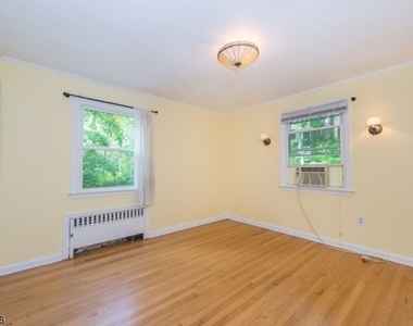 329 Morris Ave - Photo Thumbnail 9