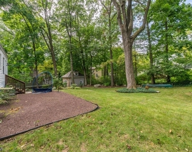 329 Morris Ave - Photo Thumbnail 16