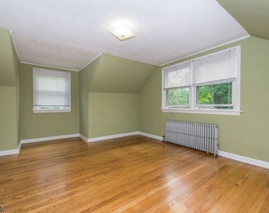 329 Morris Ave - Photo Thumbnail 11