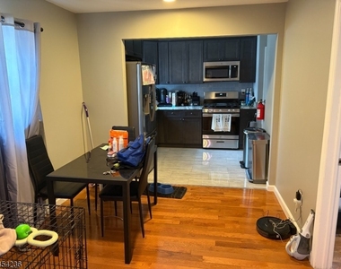 721 Madison Ave - Photo Thumbnail 4
