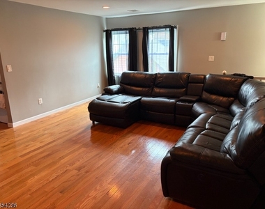 721 Madison Ave - Photo Thumbnail 2