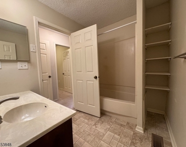 42 Burlington Ct - Photo Thumbnail 26