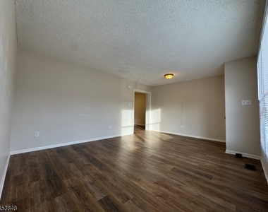 42 Burlington Ct - Photo Thumbnail 3