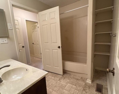 42 Burlington Ct - Photo Thumbnail 29