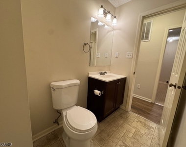 42 Burlington Ct - Photo Thumbnail 24