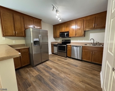 42 Burlington Ct - Photo Thumbnail 10