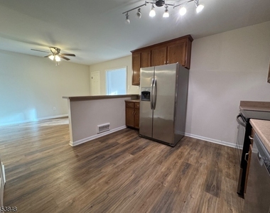 42 Burlington Ct - Photo Thumbnail 11