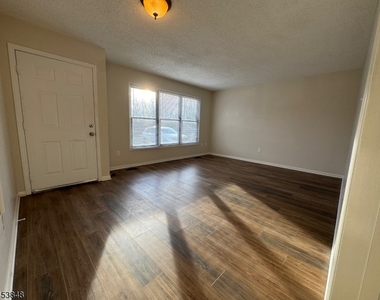 42 Burlington Ct - Photo Thumbnail 1
