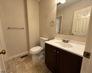 42 Burlington Ct - Photo Thumbnail 28