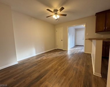 42 Burlington Ct - Photo Thumbnail 5