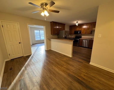 42 Burlington Ct - Photo Thumbnail 6
