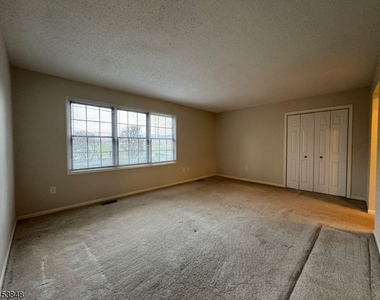 42 Burlington Ct - Photo Thumbnail 18