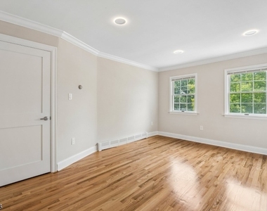 57 Greenwood Ave Unit 2 - Photo Thumbnail 6