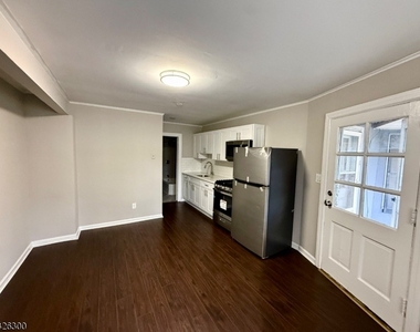 672 Mount Hope Ave - Photo Thumbnail 6
