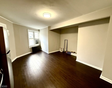 672 Mount Hope Ave - Photo Thumbnail 3