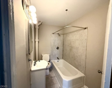672 Mount Hope Ave - Photo Thumbnail 7