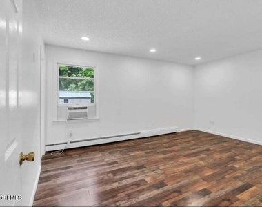 43 3rd St Street - Photo Thumbnail 3