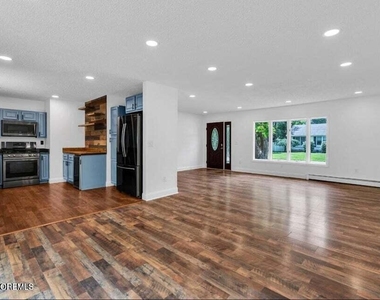 43 3rd St Street - Photo Thumbnail 15