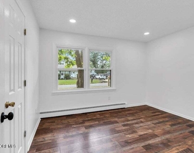 43 3rd St Street - Photo Thumbnail 10