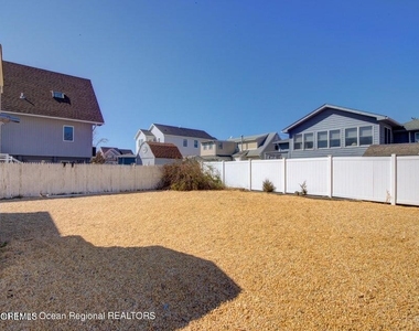 40 Bay Shore Drive - Photo Thumbnail 13