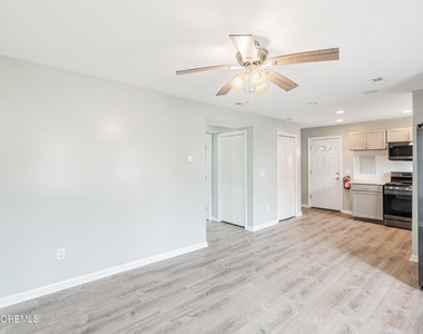 40 Bay Shore Drive - Photo Thumbnail 2