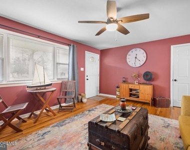 60 Maryland Avenue - Photo Thumbnail 17