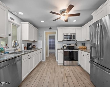 60 Maryland Avenue - Photo Thumbnail 4