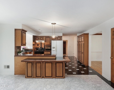 18 Seven Oaks Drive - Photo Thumbnail 12