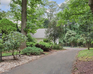 18 Seven Oaks Drive - Photo Thumbnail 2