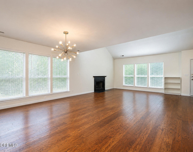 10 Madison Court - Photo Thumbnail 3