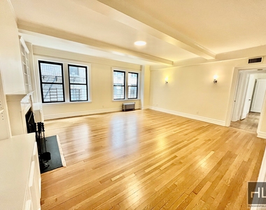 East 80th Street - Photo Thumbnail 1