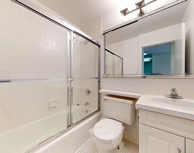 East 71st Street - Photo Thumbnail 5