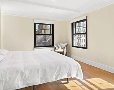 Christopher Street - Photo Thumbnail 2