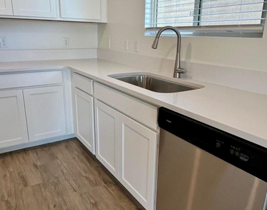 11414 W La Reata Avenue - Photo Thumbnail 6