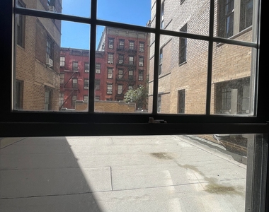 Christopher St - Photo Thumbnail 1