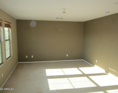 8909 S 58th Lane - Photo Thumbnail 12